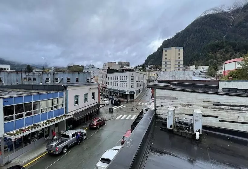 Alaskan Hotel And Bar