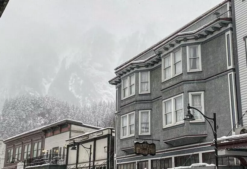 Alaskan Hotel And Bar