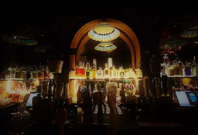 Alaskan Hotel And Bar