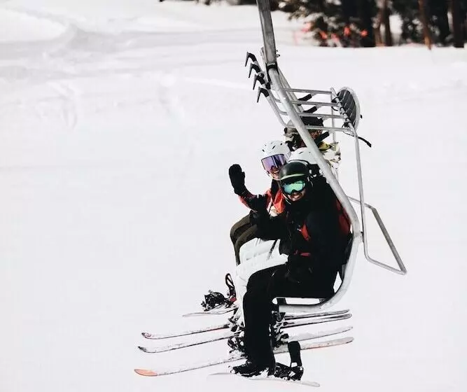 Alaskan Hotel And Bar