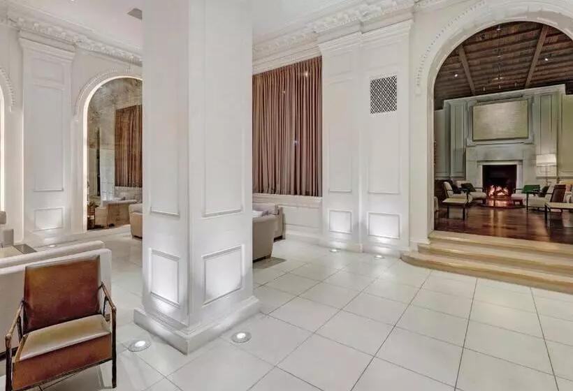 The Chicago Hotel Collection Ambassador Gold Coast