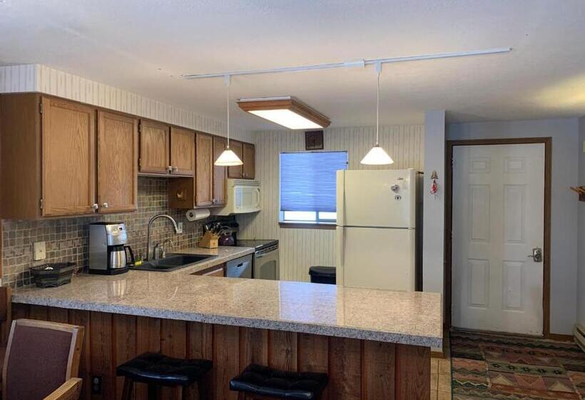 هتل Beaver Village Apartment