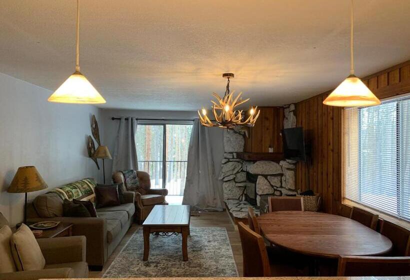 هتل Beaver Village Apartment