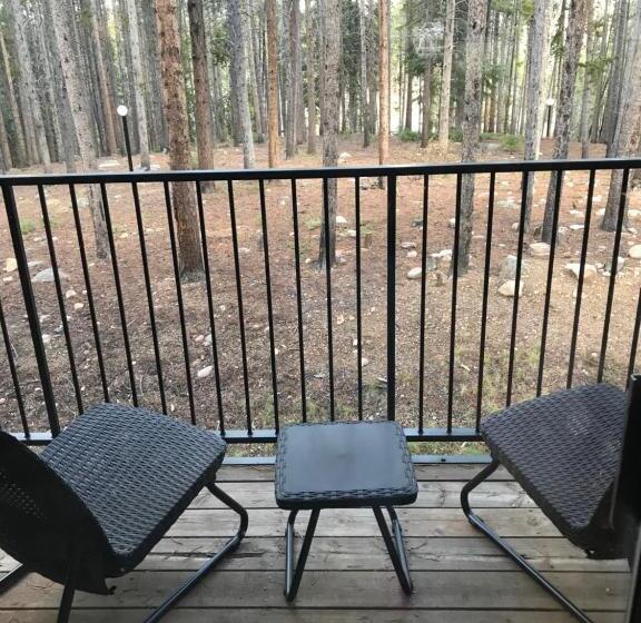 هتل Beaver Village Apartment