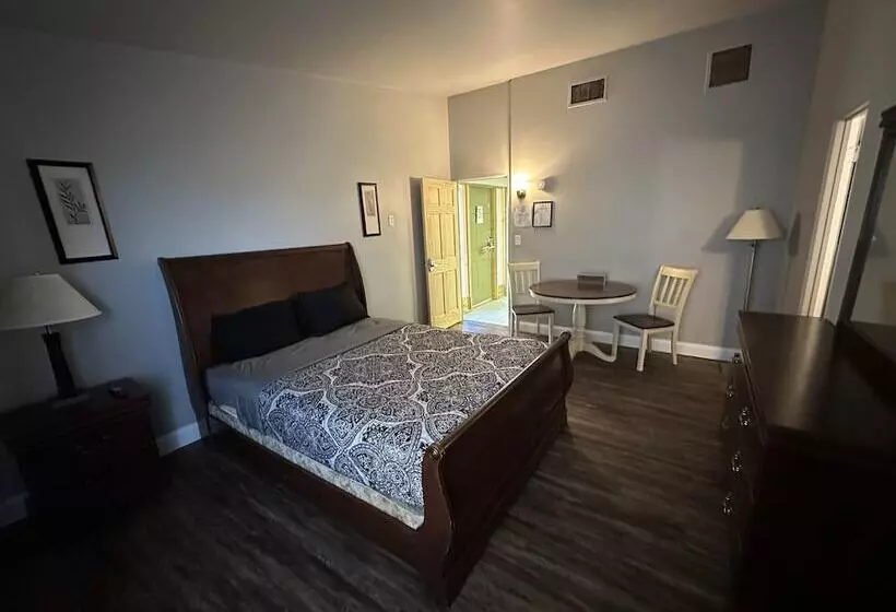 ホテル Budget Inn