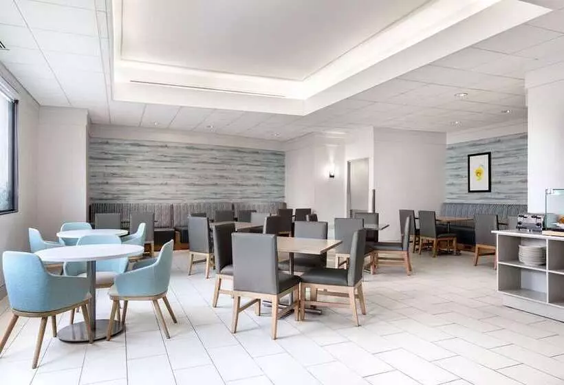 Otel Embassy Suites By Hilton Tampa Airport Westshore