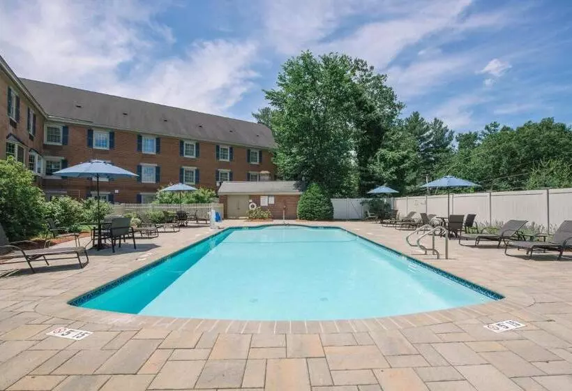 هتل Holiday Inn Express And Suites Merrimack, An Ihg