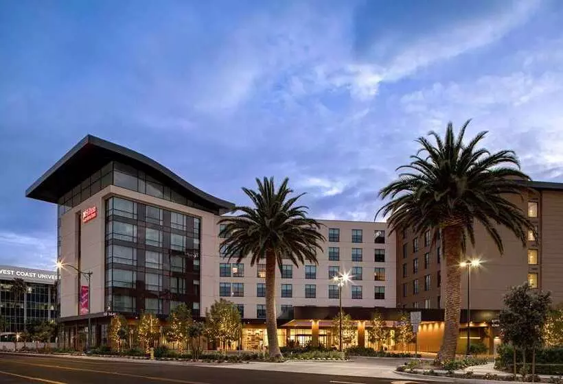 בית מלון כפרי Home2suites By Hilton Anaheim Resort