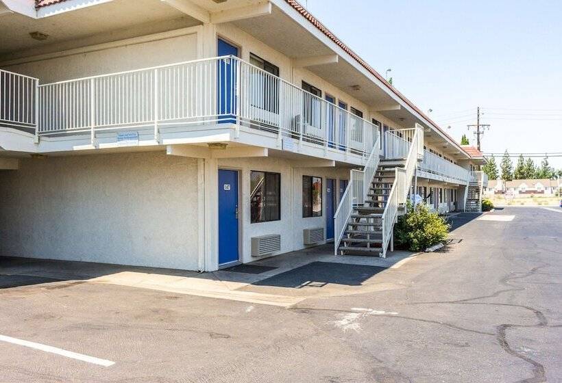 Motel 6bakersfield, Ca  Convention Center