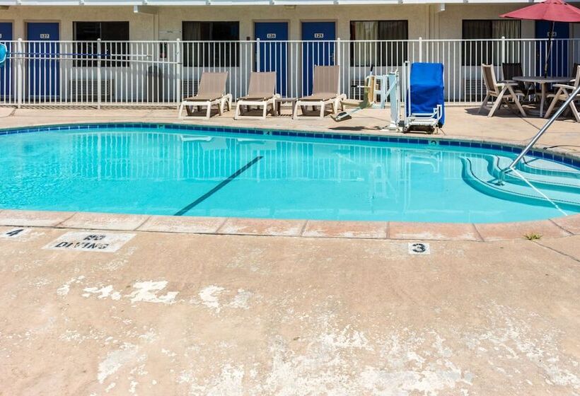 Motel 6bakersfield, Ca  Convention Center