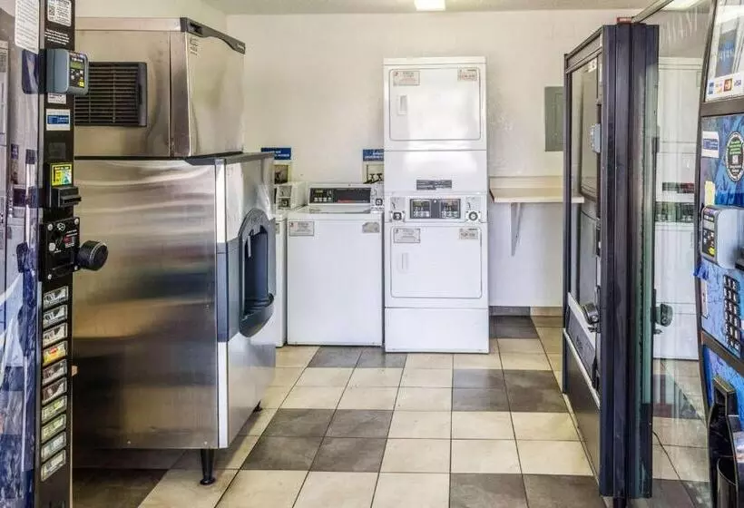 Motel 6bakersfield, Ca  Convention Center