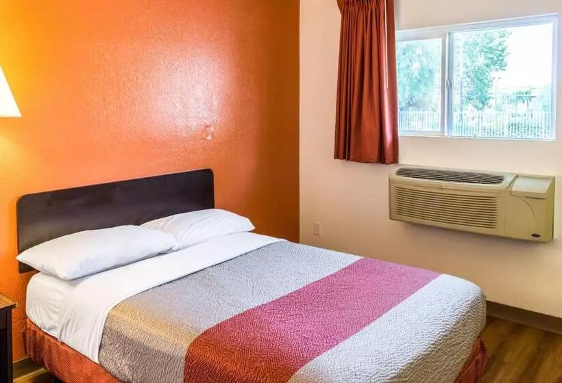 Motel 6bakersfield, Ca  Convention Center