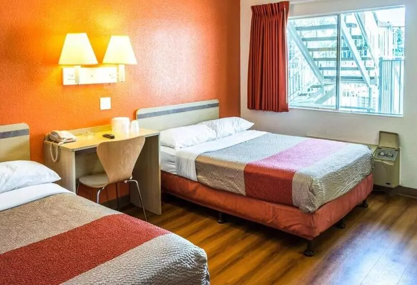 Motel 6bakersfield, Ca  Convention Center