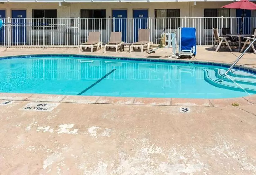 Motel 6bakersfield, Ca  Convention Center