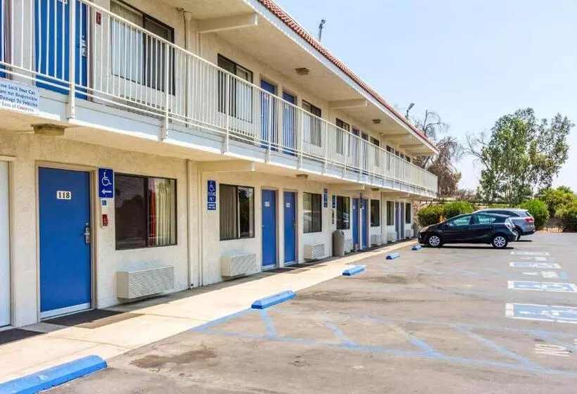 Motel 6bakersfield, Ca  Convention Center