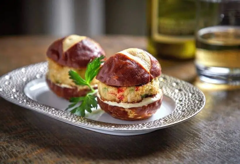 The Chicago Hotel Collection Ambassador Gold Coast