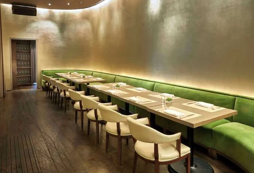 The Chicago Hotel Collection Ambassador Gold Coast