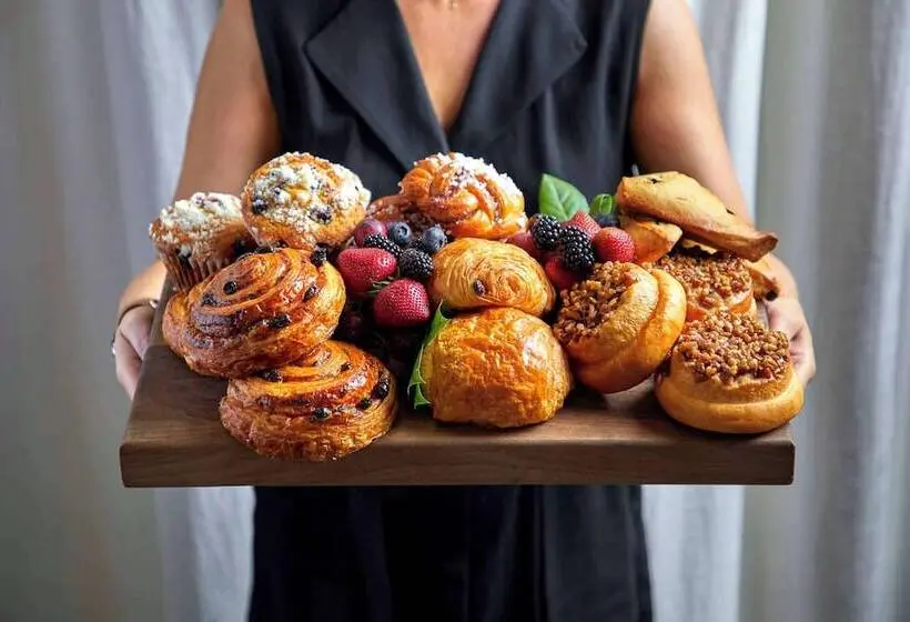 The Chicago Hotel Collection Ambassador Gold Coast