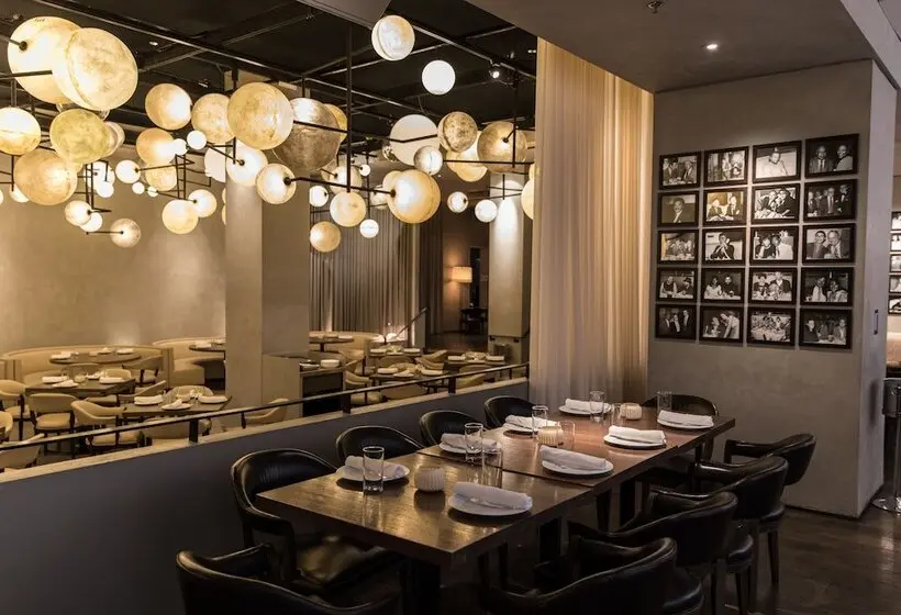 The Chicago Hotel Collection Ambassador Gold Coast