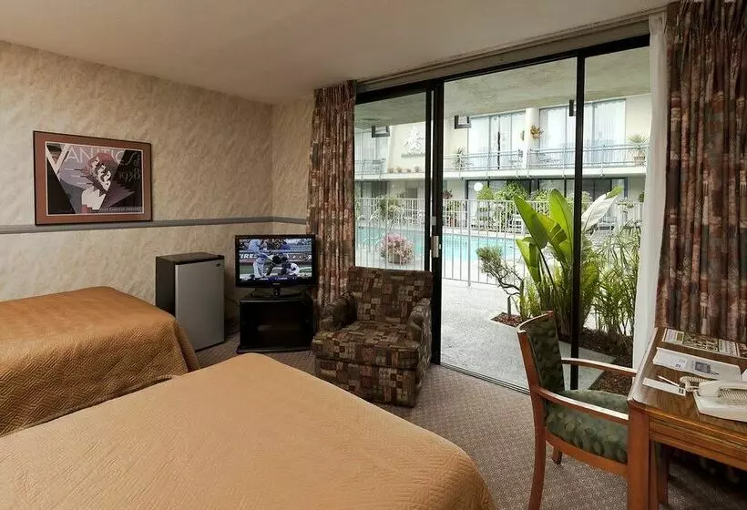 Travelodge Hotel at LAX Airport