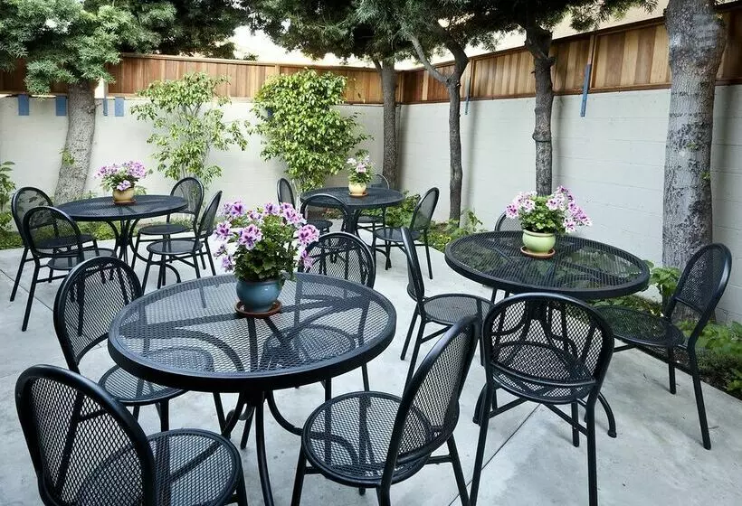 Travelodge Hotel at LAX Airport