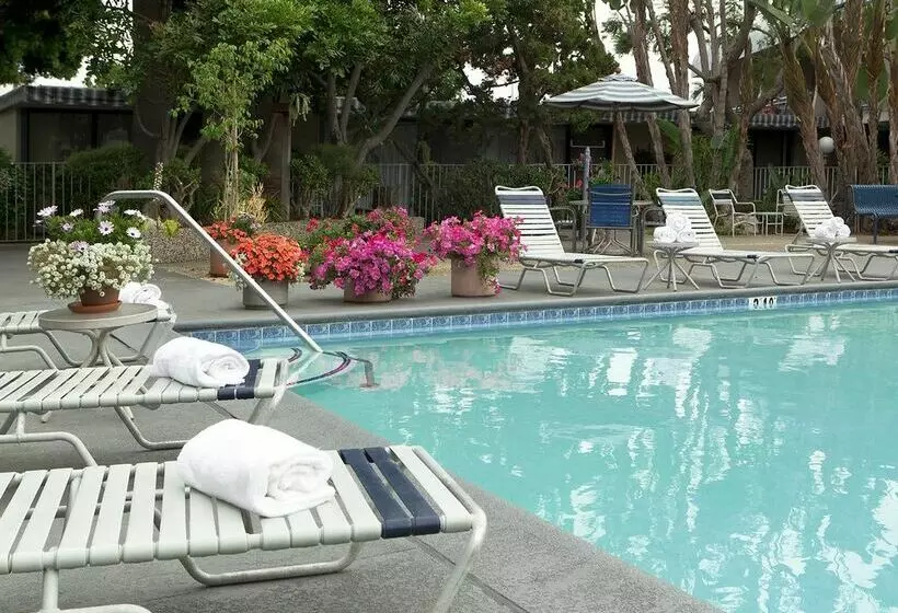 Travelodge Hotel at LAX Airport