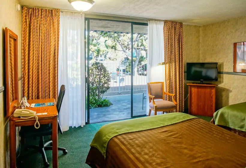 Travelodge Hotel at LAX Airport