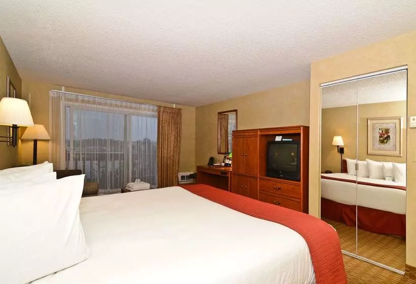 בית מלון כפרי Best Western Pier Point Inn