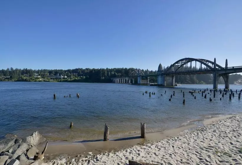 בית מלון כפרי Best Western Pier Point Inn