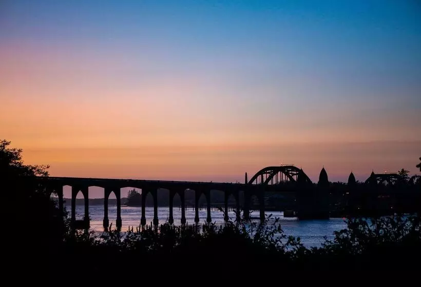 בית מלון כפרי Best Western Pier Point Inn