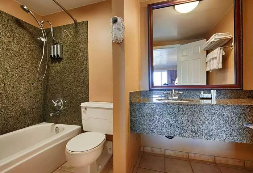 בית מלון כפרי Best Western Pier Point Inn