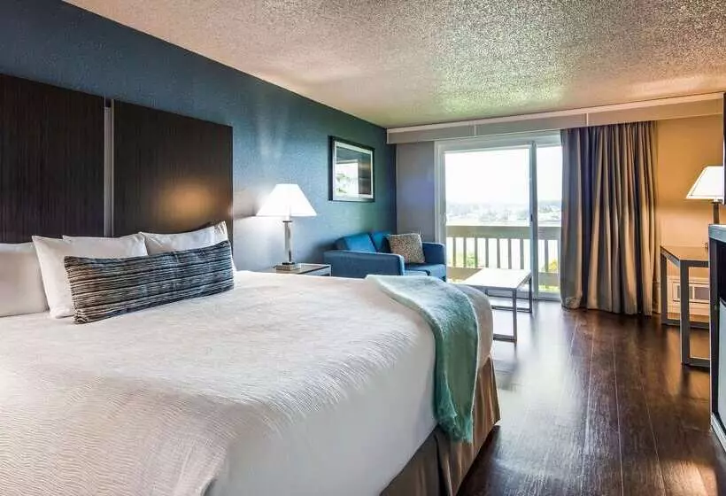 בית מלון כפרי Best Western Pier Point Inn