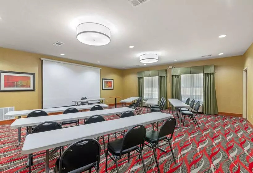 فندق Best Western Plus Denton Inn & Suites