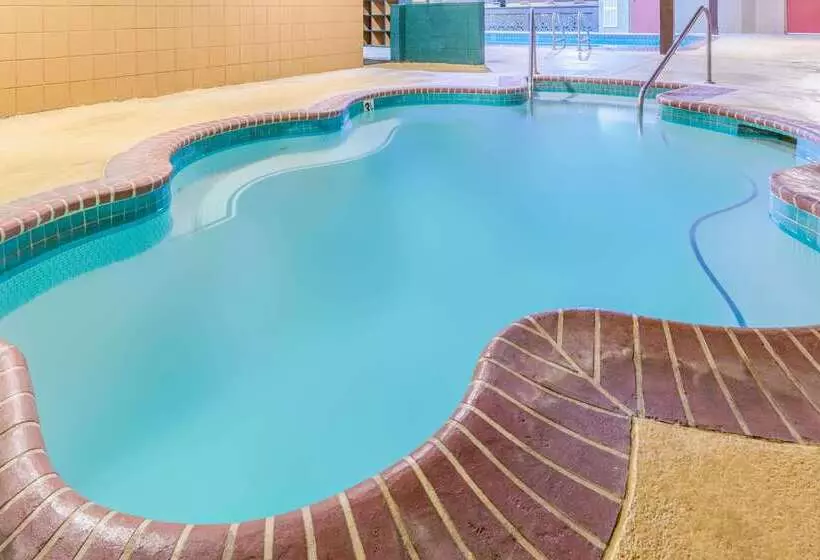 בית מלון כפרי Days Inn By Wyndham Black Bear