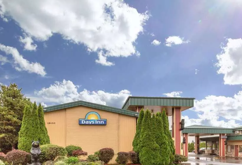 בית מלון כפרי Days Inn By Wyndham Black Bear