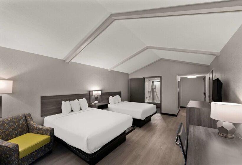 فندق Clarion Pointe Rhinelander Downtown