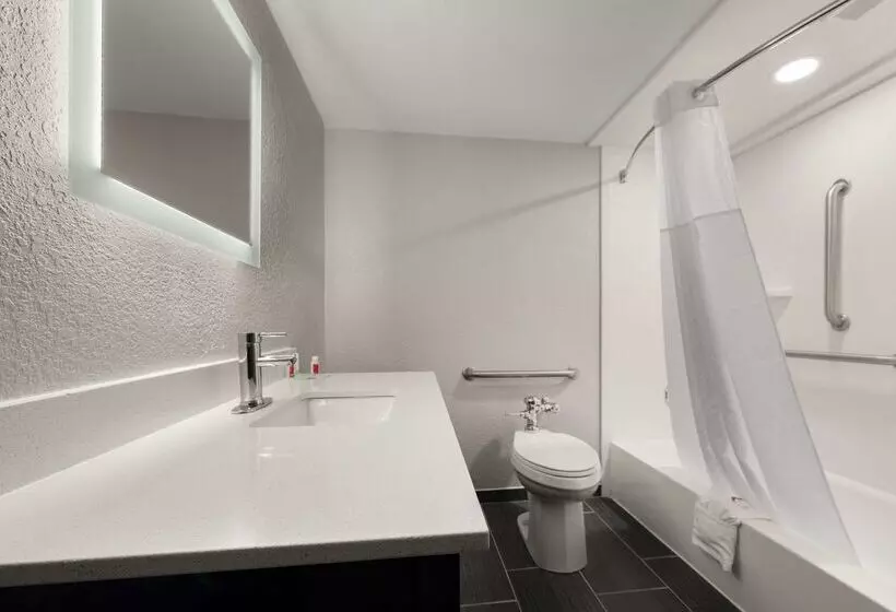 هتل Clarion Pointe Rhinelander Downtown