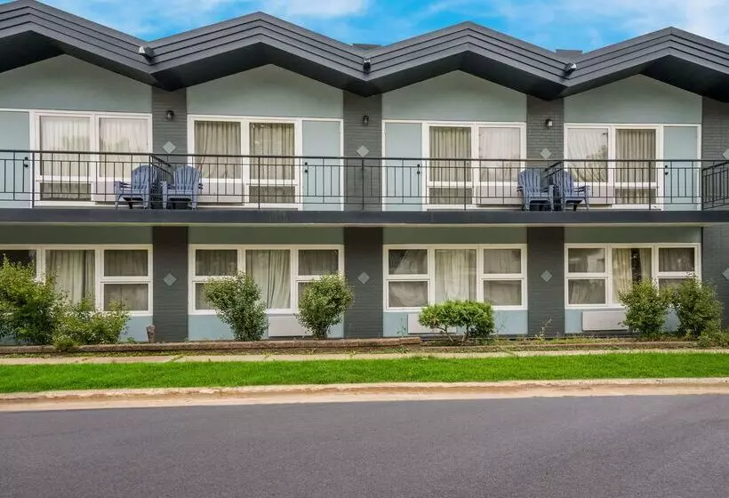 هتل Clarion Pointe Rhinelander Downtown