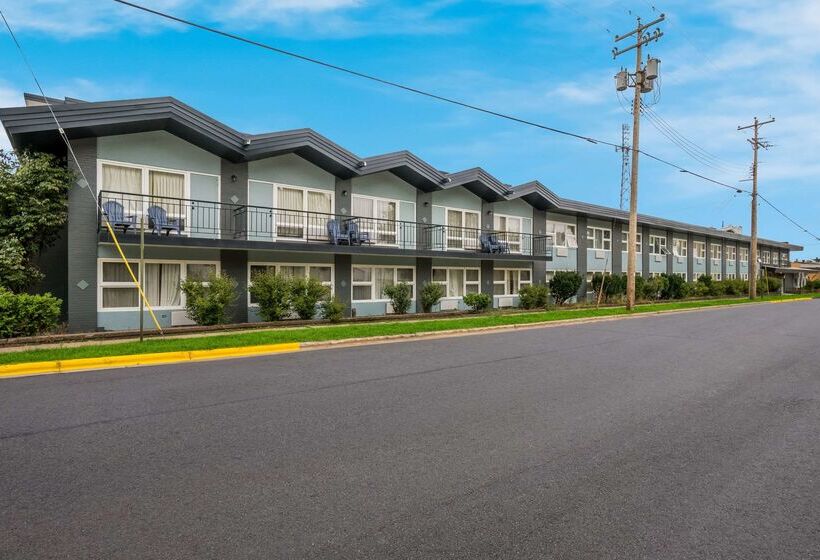 فندق Clarion Pointe Rhinelander Downtown