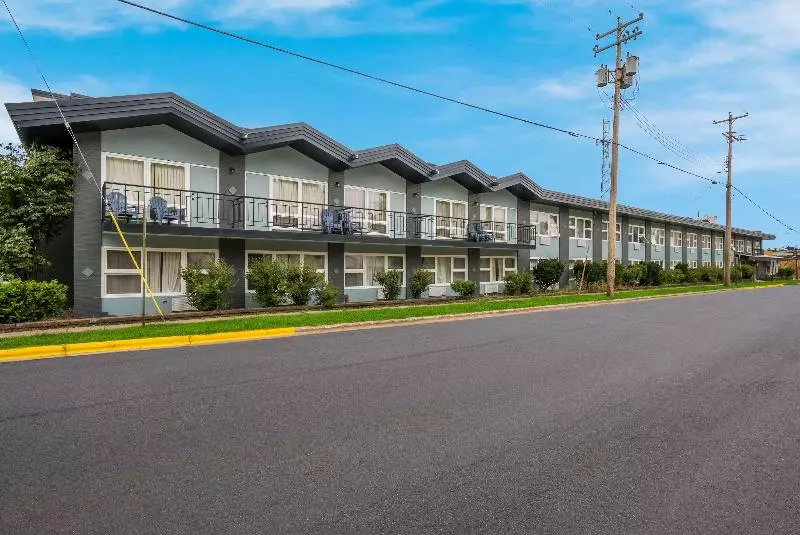 هتل Clarion Pointe Rhinelander Downtown