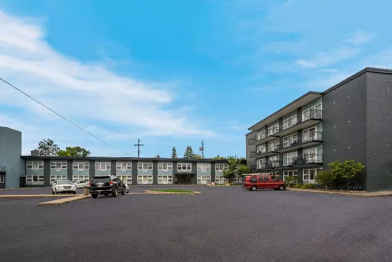 هتل Clarion Pointe Rhinelander Downtown