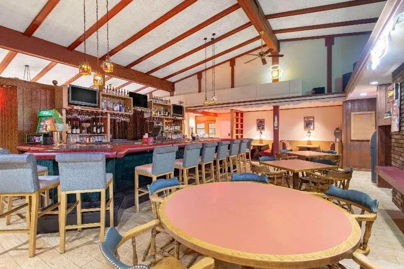 هتل Clarion Pointe Rhinelander Downtown