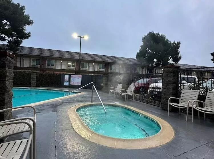 فندق Studio 6 Corona, Ca West