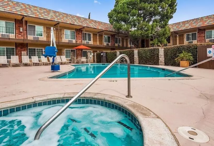 فندق Studio 6 Corona, Ca West