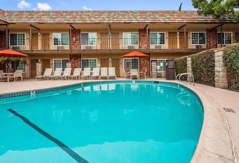 فندق Studio 6 Corona, Ca West