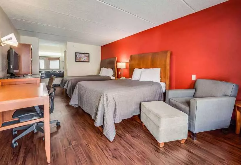 فندق Econo Lodge Inn & Suites