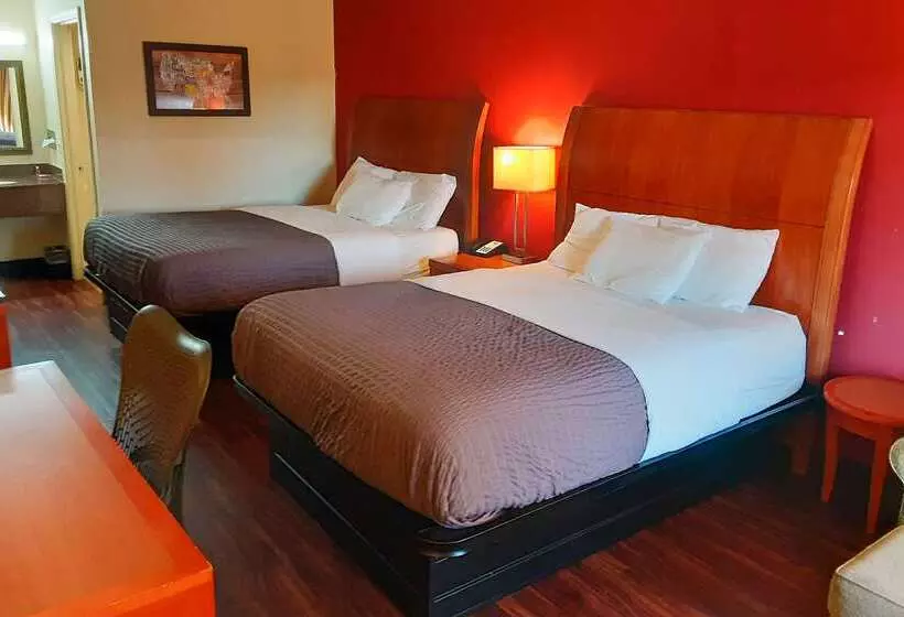 فندق Econo Lodge Inn & Suites