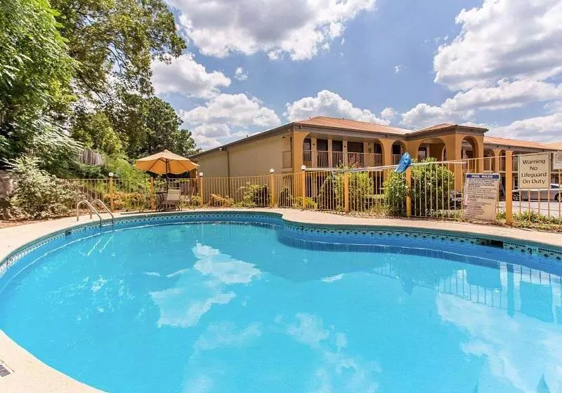 فندق Econo Lodge Inn & Suites