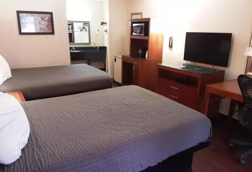 فندق Econo Lodge Inn & Suites