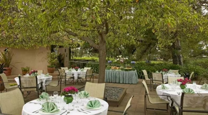 בית מלון כפרי Half Moon Bay Lodge